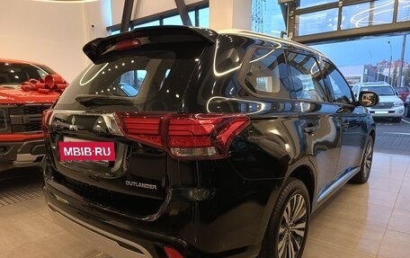 Mitsubishi Outlander III рестайлинг 3, 2022 год, 3 100 000 рублей, 6 фотография