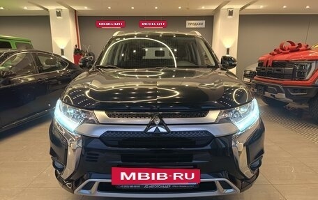 Mitsubishi Outlander III рестайлинг 3, 2022 год, 3 100 000 рублей, 2 фотография