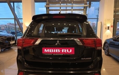 Mitsubishi Outlander III рестайлинг 3, 2022 год, 3 100 000 рублей, 7 фотография