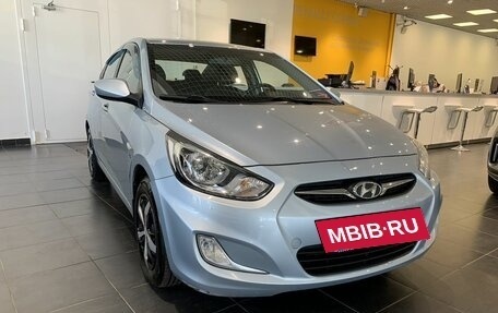 Hyundai Solaris II рестайлинг, 2012 год, 950 000 рублей, 3 фотография