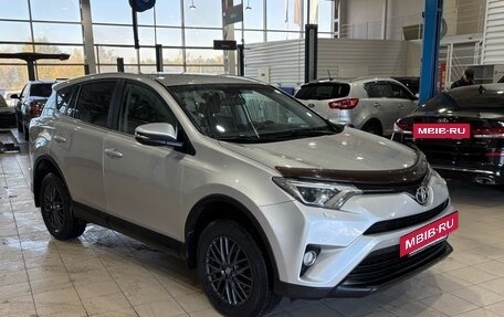 Toyota RAV4, 2017 год, 2 540 000 рублей, 2 фотография