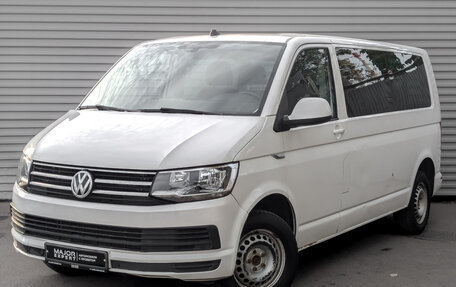 Volkswagen Caravelle T6 рестайлинг, 2019 год, 2 995 000 рублей, 1 фотография