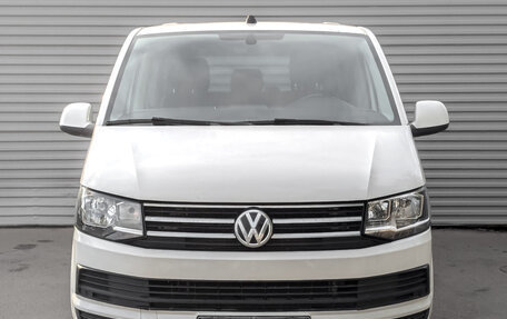 Volkswagen Caravelle T6 рестайлинг, 2019 год, 2 995 000 рублей, 2 фотография