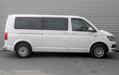 Volkswagen Caravelle T6 рестайлинг, 2019 год, 2 995 000 рублей, 4 фотография