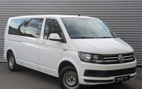 Volkswagen Caravelle T6 рестайлинг, 2019 год, 2 995 000 рублей, 3 фотография