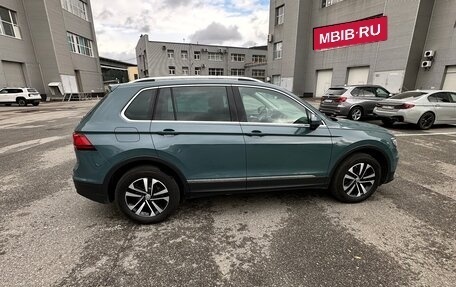 Volkswagen Tiguan II, 2019 год, 2 300 000 рублей, 2 фотография