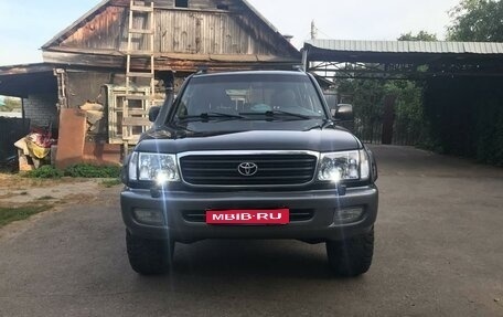 Toyota Land Cruiser 100 рестайлинг 2, 2001 год, 2 180 000 рублей, 1 фотография