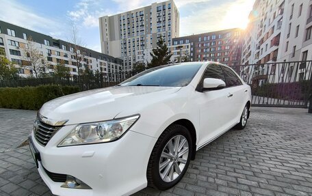 Toyota Camry, 2013 год, 2 090 000 рублей, 2 фотография