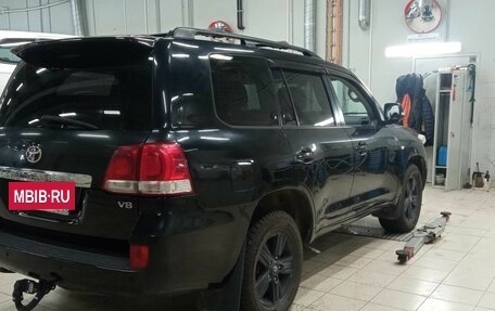 Toyota Land Cruiser 200, 2010 год, 2 730 000 рублей, 3 фотография