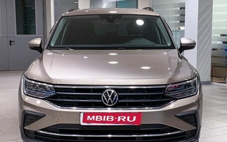 Volkswagen Tiguan II, 2021 год, 3 177 000 рублей, 2 фотография