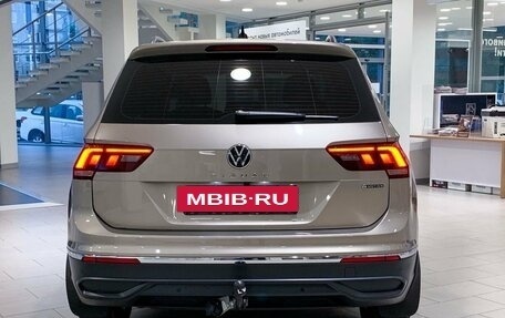 Volkswagen Tiguan II, 2021 год, 3 177 000 рублей, 5 фотография