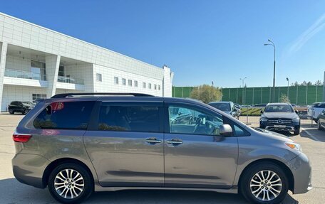 Toyota Sienna III, 2018 год, 2 998 000 рублей, 7 фотография