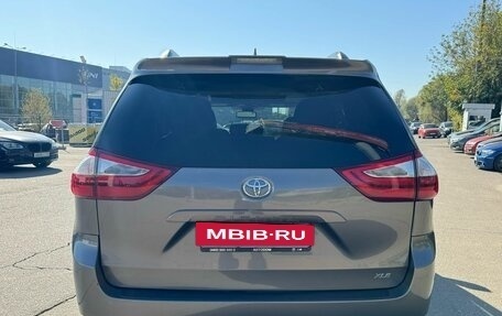 Toyota Sienna III, 2018 год, 2 998 000 рублей, 6 фотография