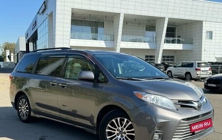 Toyota Sienna III, 2018 год, 2 998 000 рублей, 3 фотография