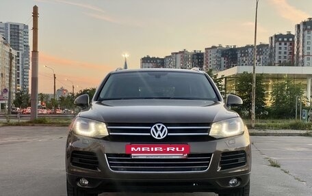 Volkswagen Touareg III, 2011 год, 1 900 000 рублей, 2 фотография