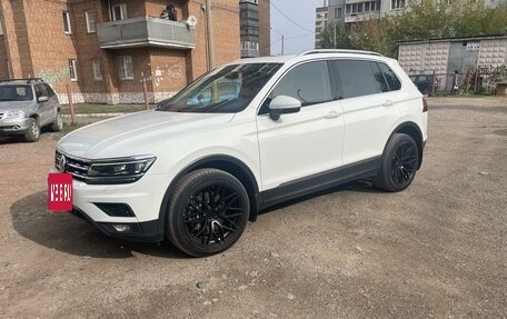 Volkswagen Tiguan II, 2017 год, 3 230 000 рублей, 2 фотография