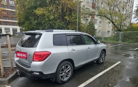 Toyota Highlander III, 2012 год, 2 500 000 рублей, 3 фотография