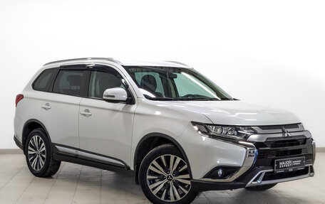 Mitsubishi Outlander III рестайлинг 3, 2020 год, 2 680 000 рублей, 3 фотография