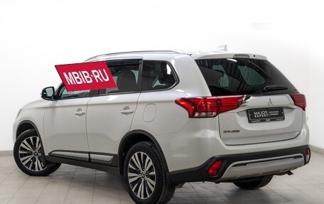 Mitsubishi Outlander III рестайлинг 3, 2020 год, 2 680 000 рублей, 7 фотография