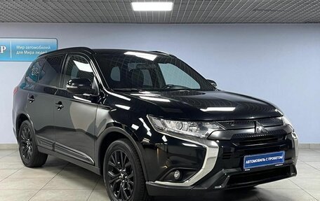 Mitsubishi Outlander III рестайлинг 3, 2021 год, 2 618 000 рублей, 3 фотография