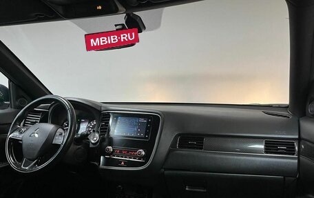 Mitsubishi Outlander III рестайлинг 3, 2021 год, 2 618 000 рублей, 19 фотография