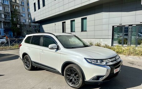 Mitsubishi Outlander III рестайлинг 3, 2015 год, 1 900 000 рублей, 3 фотография