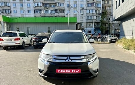 Mitsubishi Outlander III рестайлинг 3, 2015 год, 1 900 000 рублей, 2 фотография