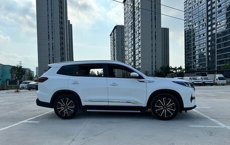 Chery Tiggo 8 Pro, 2022 год, 2 300 000 рублей, 4 фотография