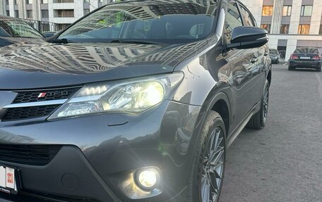 Toyota RAV4, 2015 год, 2 400 000 рублей, 4 фотография