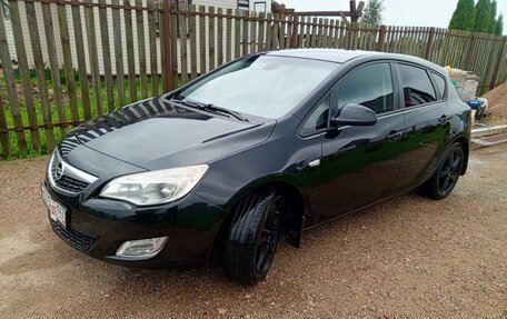 Opel Astra J, 2011 год, 630 000 рублей, 24 фотография