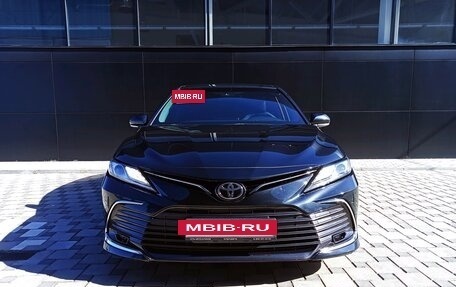 Toyota Camry, 2022 год, 3 850 000 рублей, 2 фотография