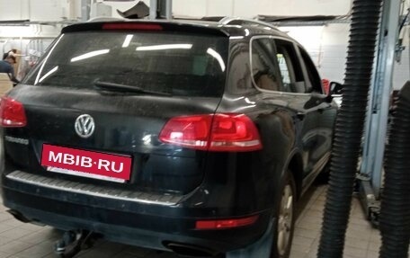 Volkswagen Touareg III, 2011 год, 1 750 000 рублей, 4 фотография