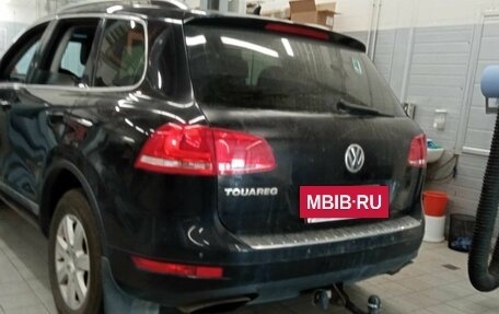 Volkswagen Touareg III, 2011 год, 1 750 000 рублей, 3 фотография