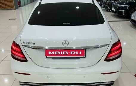 Mercedes-Benz E-Класс, 2019 год, 3 900 000 рублей, 5 фотография