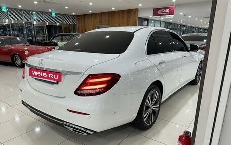 Mercedes-Benz E-Класс, 2019 год, 3 900 000 рублей, 6 фотография