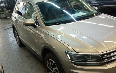 Volkswagen Tiguan II, 2018 год, 2 961 000 рублей, 2 фотография