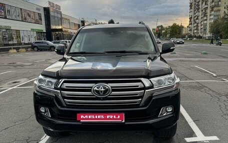 Toyota Land Cruiser 200, 2017 год, 6 000 000 рублей, 2 фотография