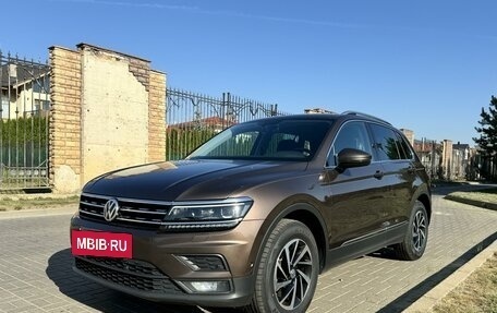 Volkswagen Tiguan II, 2018 год, 3 000 000 рублей, 2 фотография