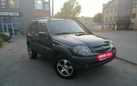 Chevrolet Niva I рестайлинг, 2018 год, 880 000 рублей, 2 фотография