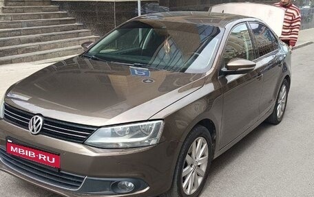 Volkswagen Jetta VI, 2011 год, 1 270 000 рублей, 2 фотография