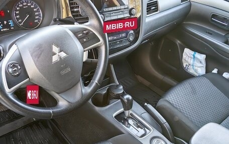 Mitsubishi Outlander III рестайлинг 3, 2014 год, 2 000 000 рублей, 2 фотография