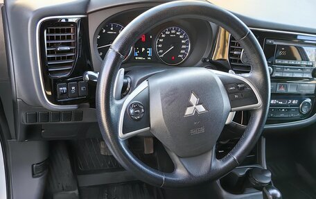 Mitsubishi Outlander III рестайлинг 3, 2014 год, 2 000 000 рублей, 3 фотография