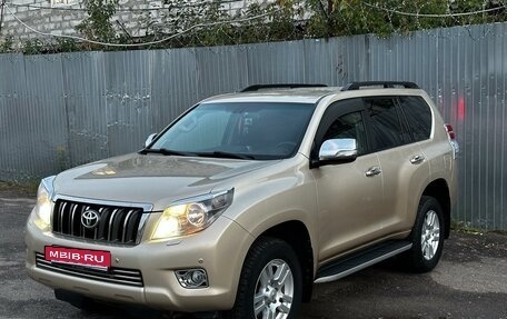 Toyota Land Cruiser Prado 150 рестайлинг 2, 2012 год, 3 090 000 рублей, 1 фотография