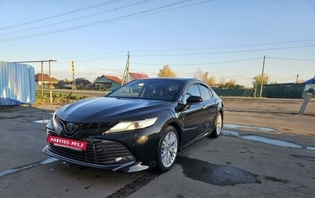 Toyota Camry, 2018 год, 3 050 000 рублей, 2 фотография