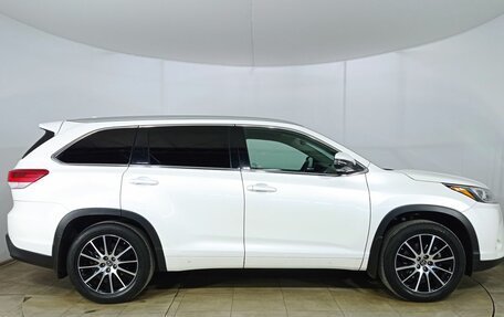 Toyota Highlander III, 2018 год, 3 990 000 рублей, 4 фотография