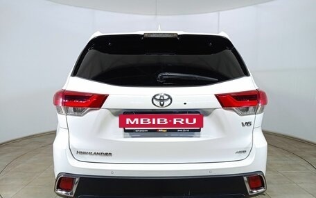 Toyota Highlander III, 2018 год, 3 990 000 рублей, 6 фотография