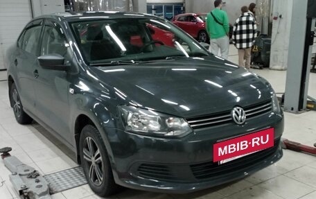 Volkswagen Polo VI (EU Market), 2013 год, 897 000 рублей, 2 фотография