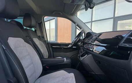 Volkswagen Multivan T6 рестайлинг, 2017 год, 6 799 000 рублей, 12 фотография