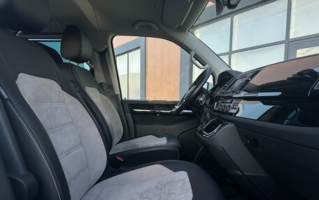 Volkswagen Multivan T6 рестайлинг, 2017 год, 6 799 000 рублей, 15 фотография