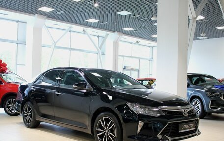 Toyota Camry, 2017 год, 2 345 000 рублей, 3 фотография